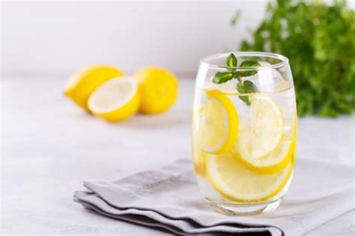 How long do you have to wait to eat after drinking lemon water?