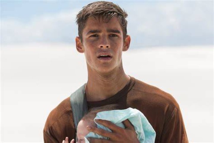 What memory does Jonas give to Gabriel to ease his pain?